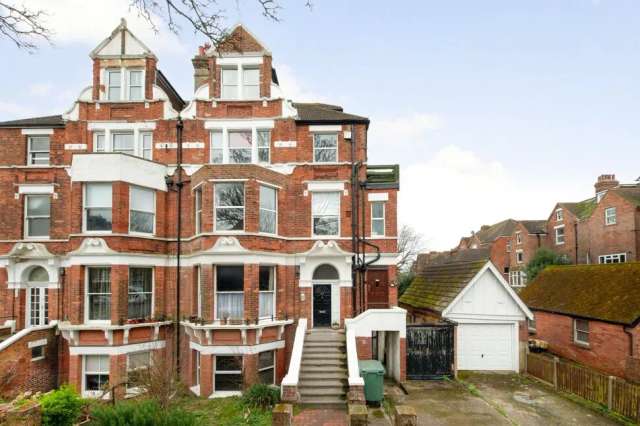 1 bedroom  Flat for sale, Folkestone, Kent, CT20