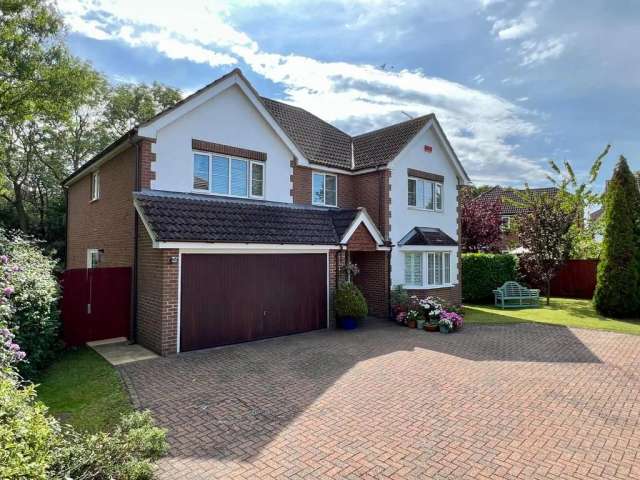 5 bedroom detached house for sale