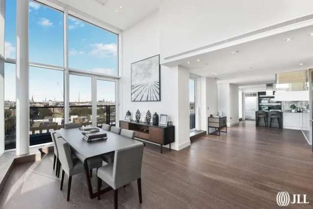 Flat for sale in Kensington High Street, London W14