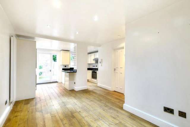 House Under Offer in London, England