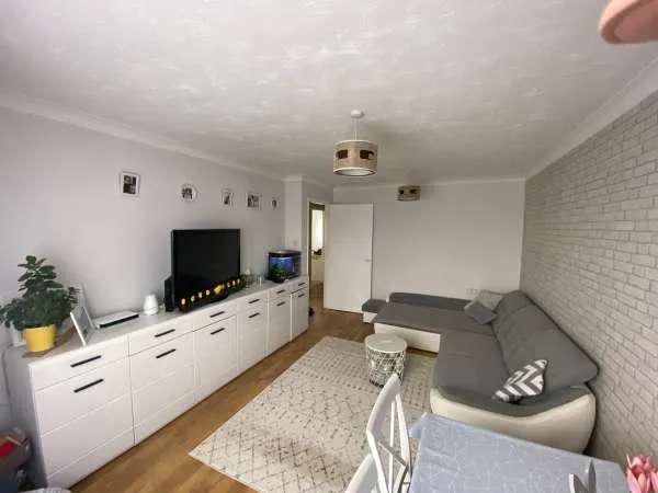 Flat For Rent in Chichester, England