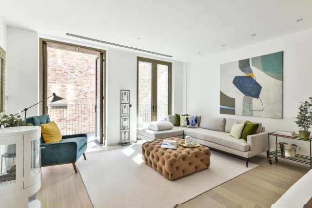 Flat Under Offer in City of Westminster, England