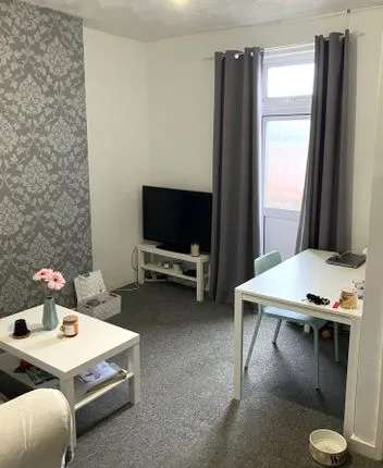 Flat to rent in Clive Street, Cardiff CF11