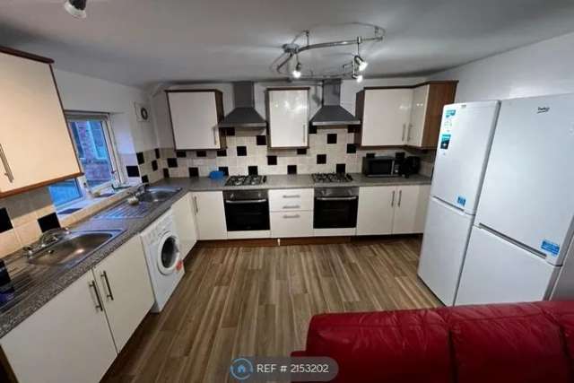 Detached house to rent in City Road, Cardiff CF24