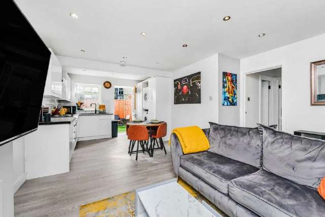 House Under Offer in London, England