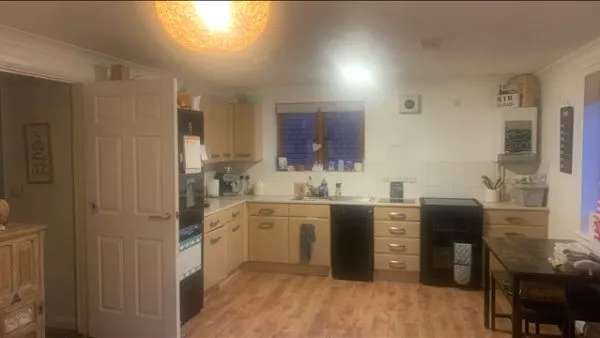 Flat For Rent in Guildford, England