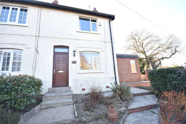 House For Sale in Leeds, England