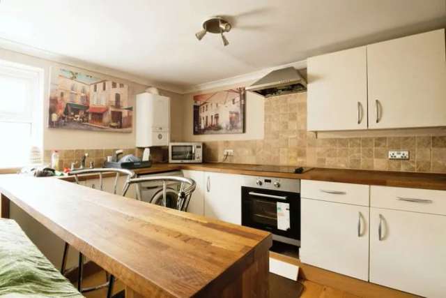 Flat for sale in Claude Road, Roath, Cardiff CF24