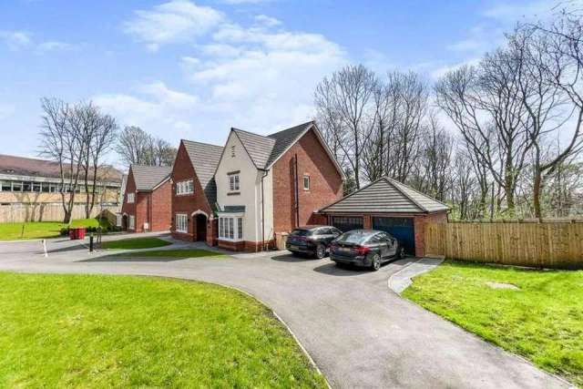 4 bedroom detached house for sale