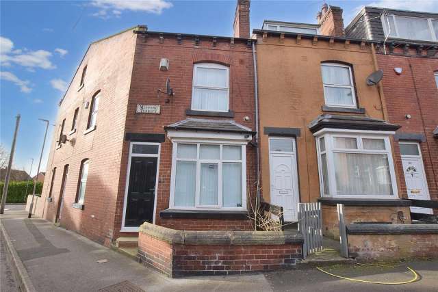 House For Sale in Leeds, England