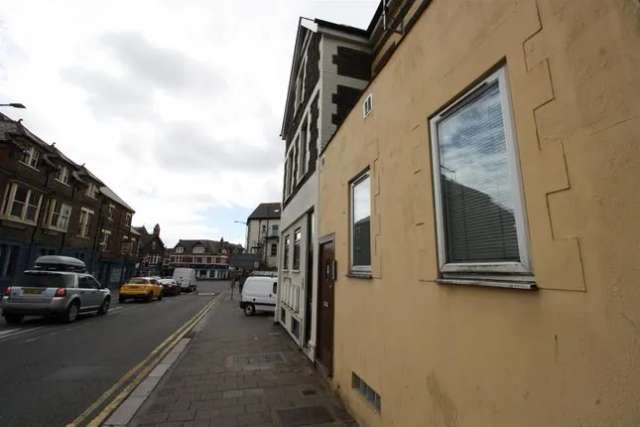 Flat to rent in Crwys Road, Cathays, Cardiff CF24