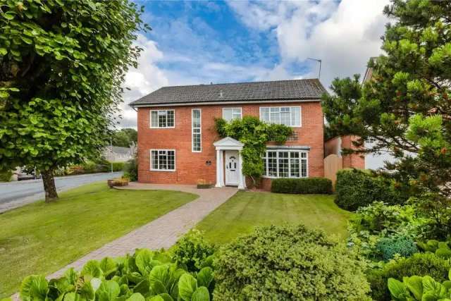 5 bedroom detached house for sale