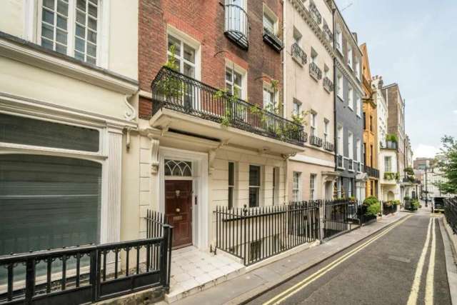 House For Sale in City of Westminster, England