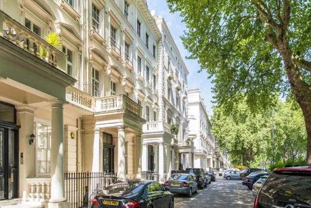 Flat Under Offer in City of Westminster, England