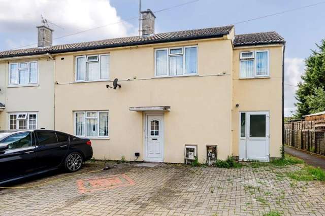 5 bedroom end of terrace house for sale