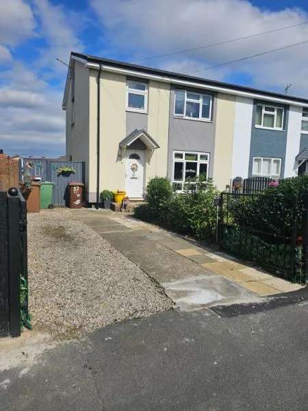 House For Rent in Wakefield, England