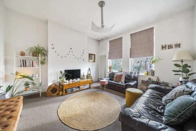 Flat Under Offer in London, England