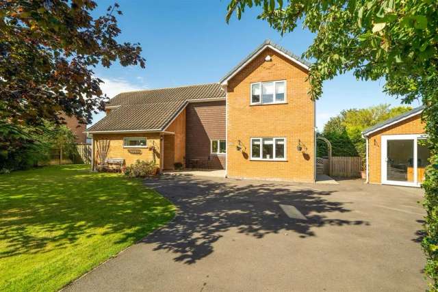 4 bedroom detached house for sale