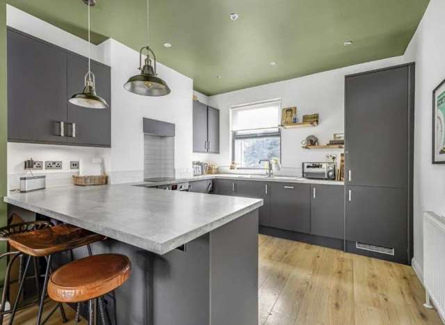 Maisonette For Sale in London, England