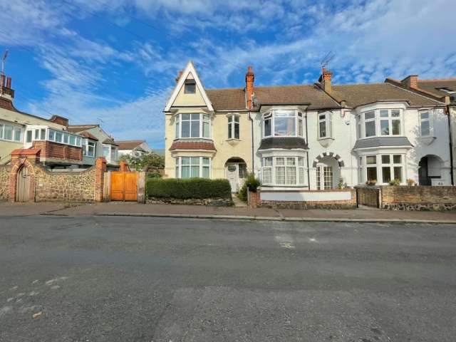 House For Sale in Southend-on-Sea, England