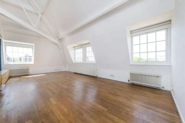 Maisonette to rent in Prince Of Wales Road, Kentish Town NW5