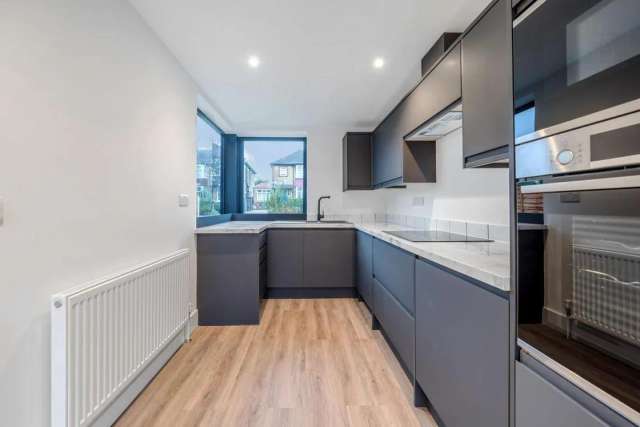 House Under Offer in London, England