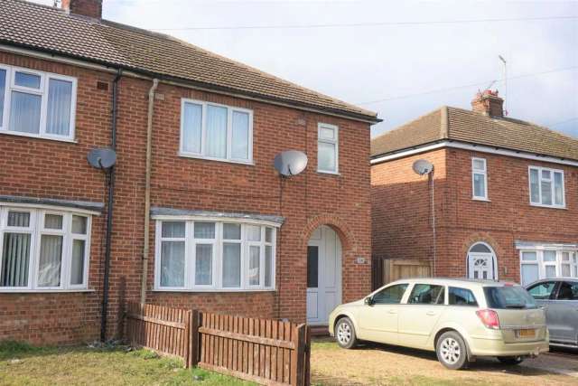 3 bedroom semi-detached house to rent