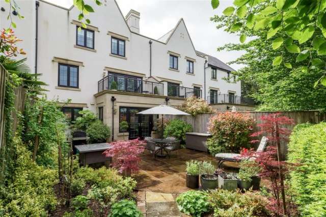 Mews For Sale in Alderley Edge, England