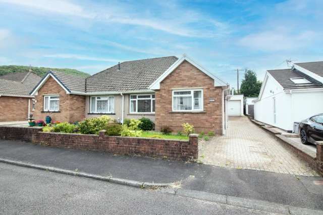 3 bedroom semi-detached bungalow for sale