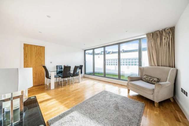 Flat Under Offer in London, England