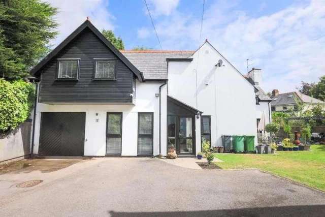 5 bedroom detached house for sale