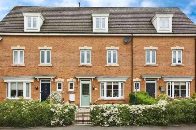 4 bedroom terraced house for sale