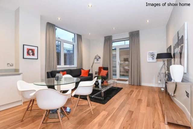 Flat Under Offer in London, England