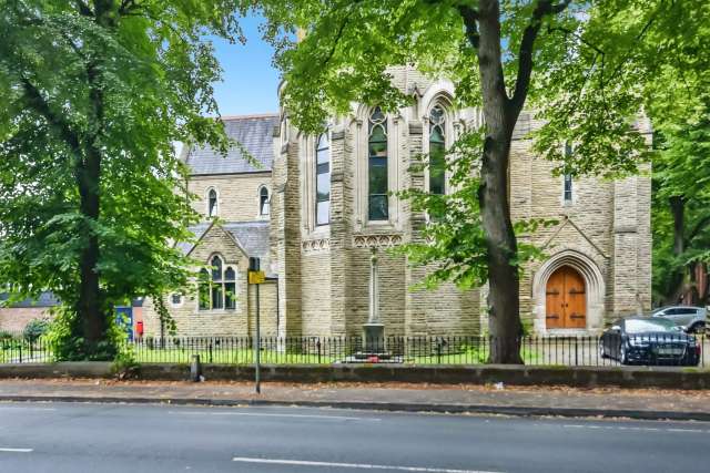 Flat For Sale in Manchester, England