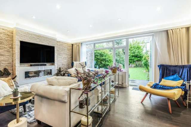 House Under Offer in London, England