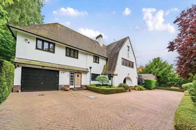 4 bedroom detached house for sale