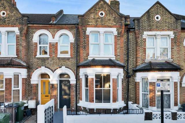 House Under Offer in London, England