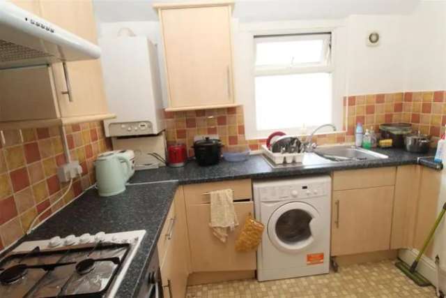 Flat to rent in North Road, Heath, Cardiff CF14