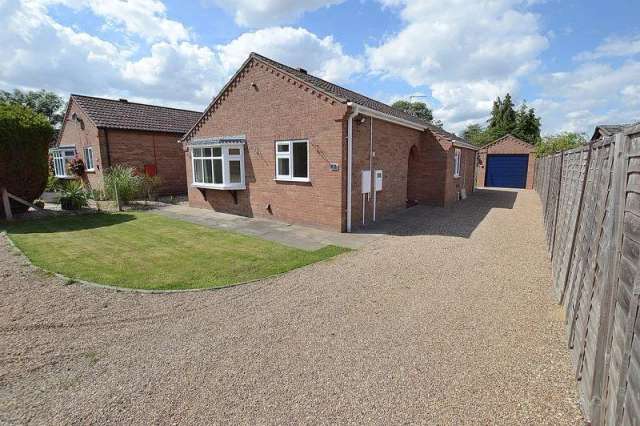 2 bedroom detached bungalow for sale