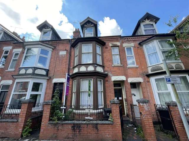 5 bedroom terraced house for sale