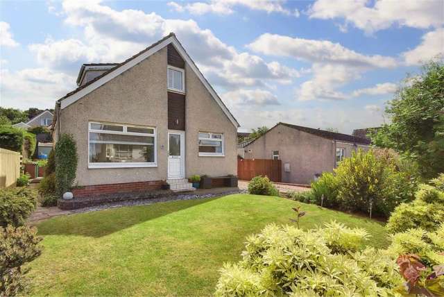 3 Bed House - Detached with 2 Reception Rooms