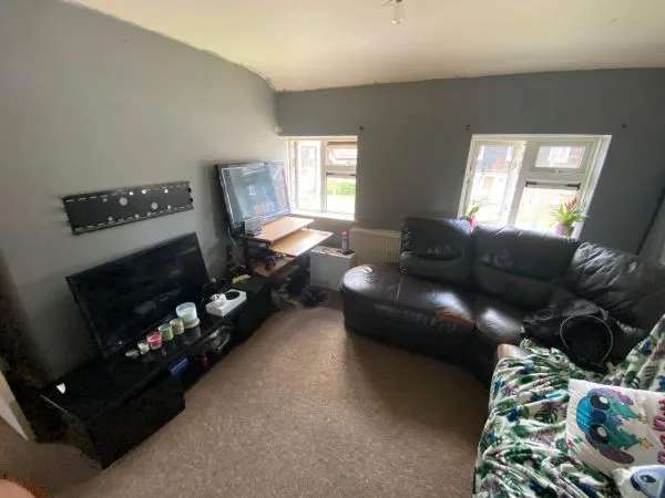 Flat For Rent in Guildford, England