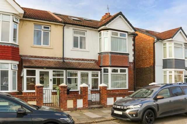 4 bedroom end of terrace house for sale