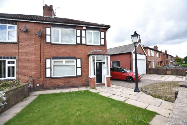 House For Sale in Leeds, England