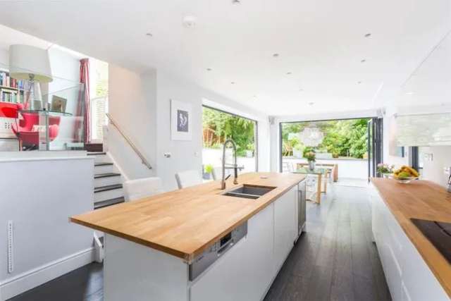 Maisonette to rent in Crouch Hall Road, Crouch End N8