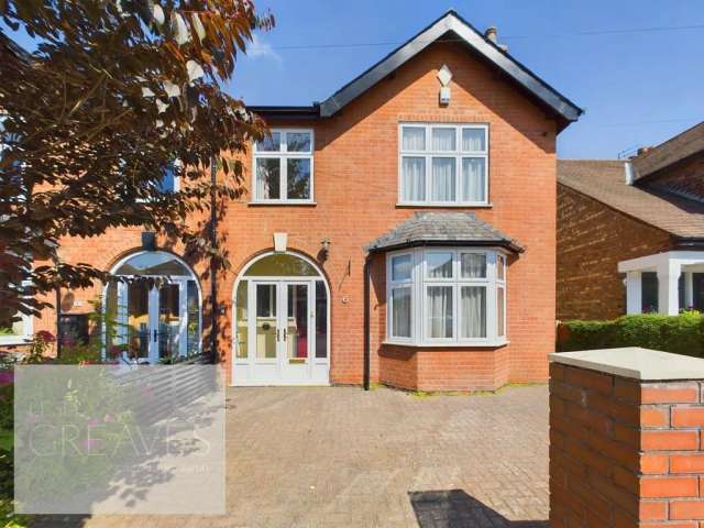 3 bedroom semi-detached house for sale