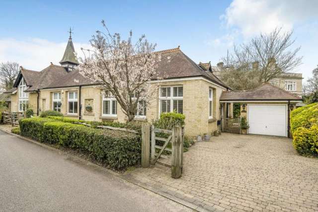 House Under Offer in London, England