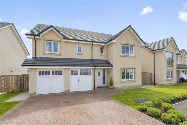 4 Bed House - Detached with 2 Reception Rooms