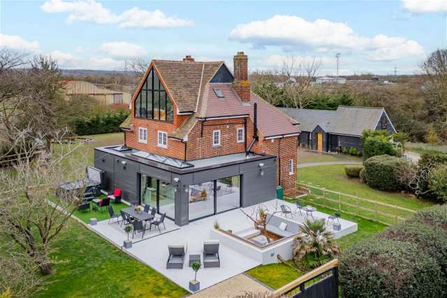 Detached House for sale with 5 bedrooms, Brook End Road South, Chelmsford