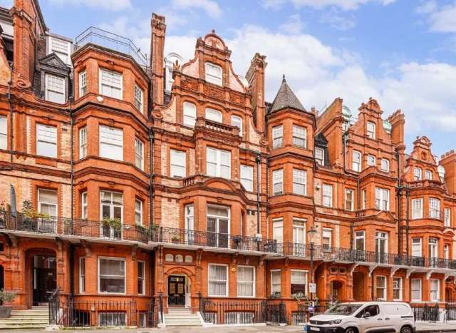 Studio For Sale in London, England